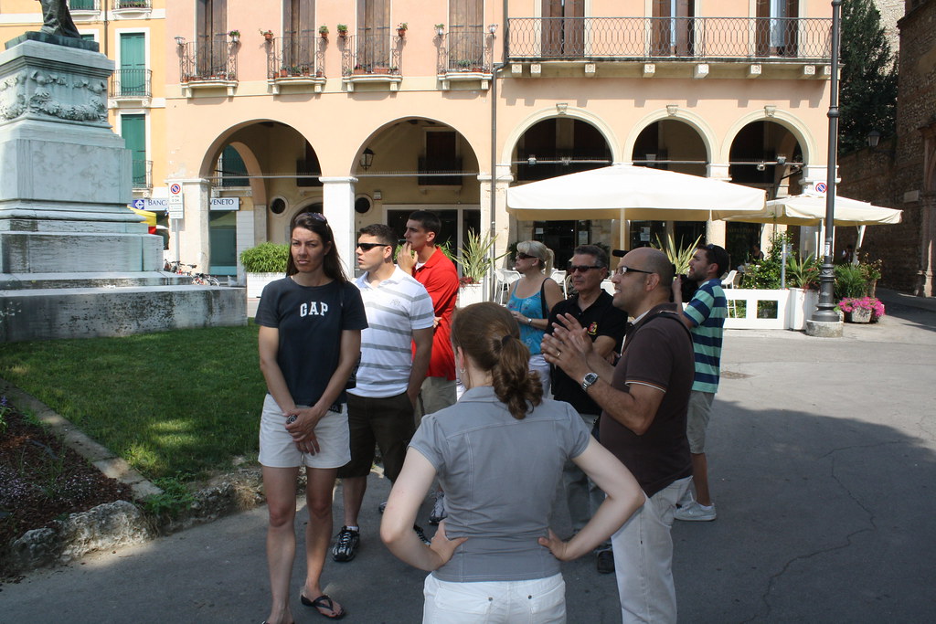 How Walking Tour Companies Train Guides: Developing Engaging, Expert City Hosts