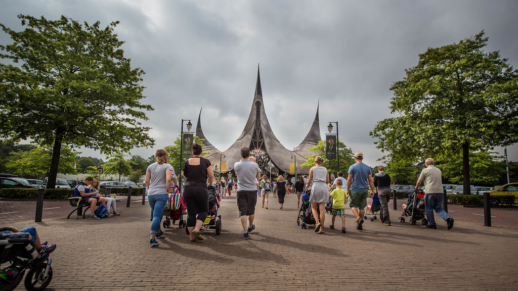 Selling Attractions Across the Seasons: Equipping Agents for Peak and Quiet Periods